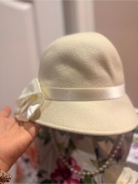 So Patricia Cream Felt Cloche Hat with Satin Trim